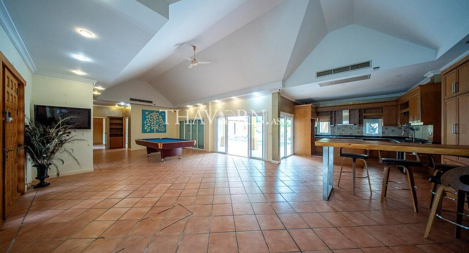 For sale 5 bedrooms house in Huay Yai, Pattaya