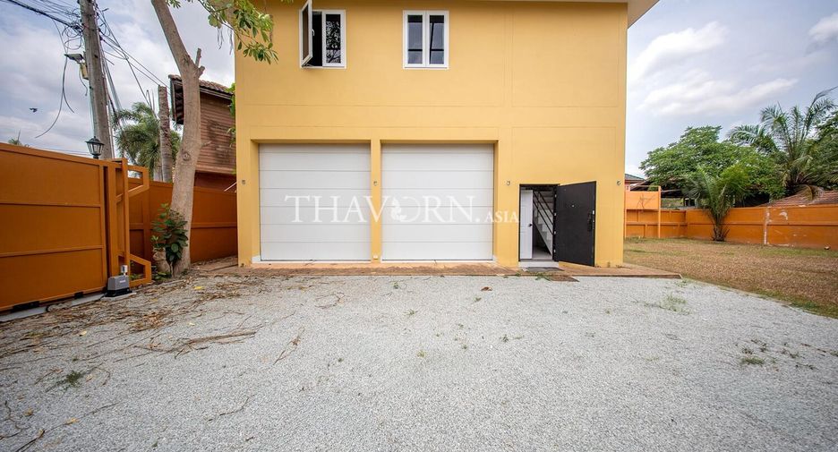 For sale 5 bedrooms house in Huay Yai, Pattaya