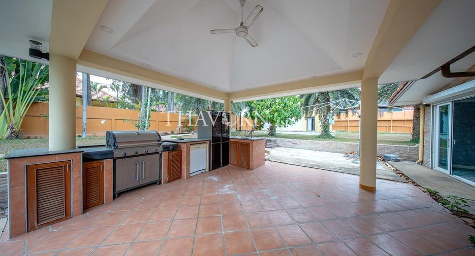 For sale 5 bedrooms house in Huay Yai, Pattaya