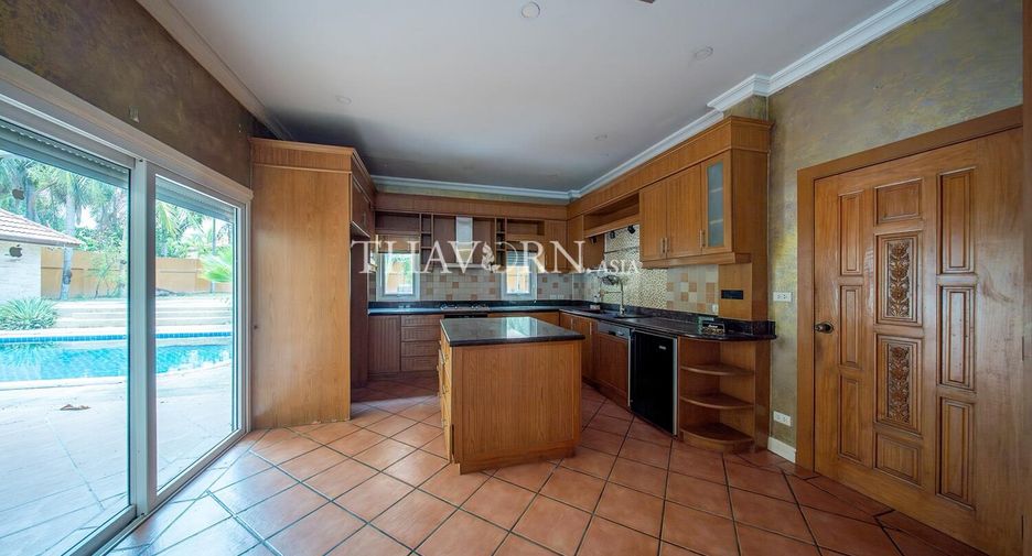 For sale 5 bedrooms house in Huay Yai, Pattaya
