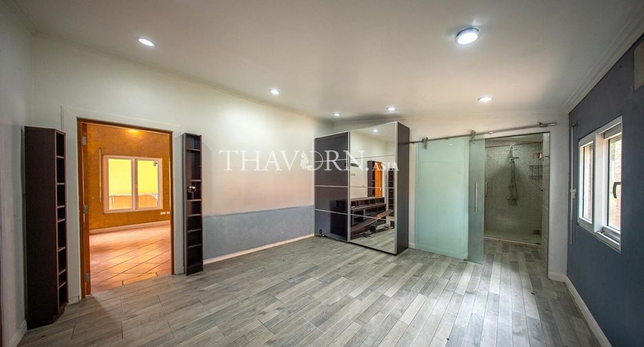 For sale 5 bedrooms house in Huay Yai, Pattaya