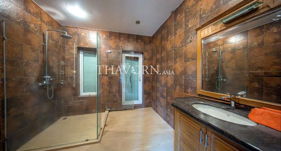 For sale 5 bedrooms house in Huay Yai, Pattaya