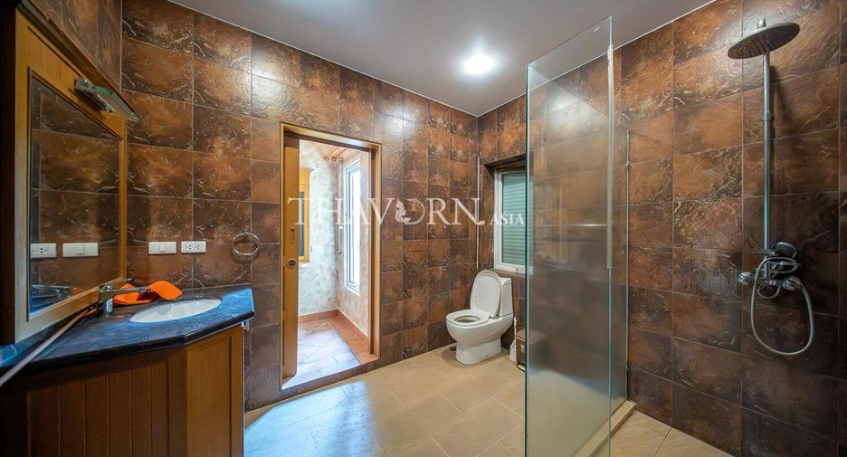 For sale 5 bedrooms house in Huay Yai, Pattaya