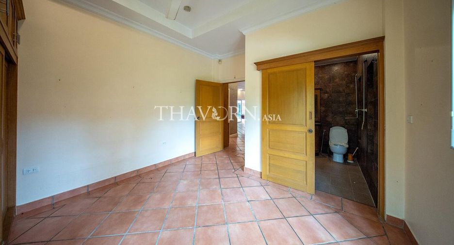 For sale 5 bedrooms house in Huay Yai, Pattaya