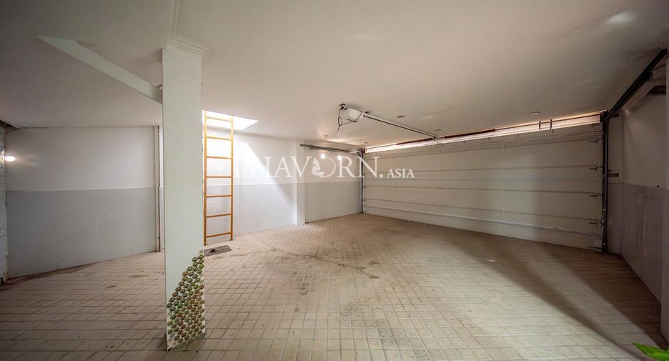 For sale 5 bedrooms house in Huay Yai, Pattaya
