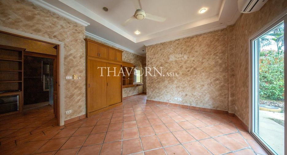 For sale 5 bedrooms house in Huay Yai, Pattaya