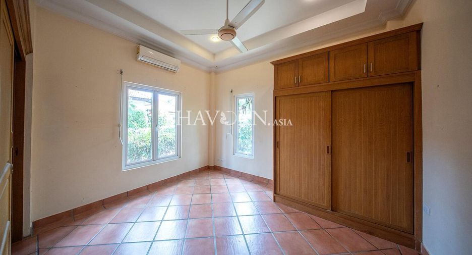 For sale 5 bedrooms house in Huay Yai, Pattaya