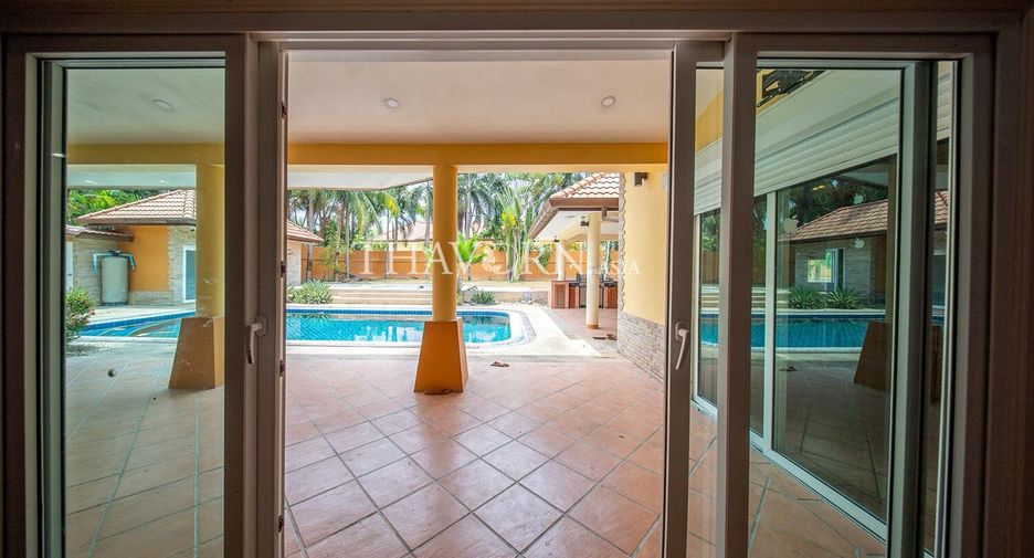 For sale 5 bedrooms house in Huay Yai, Pattaya
