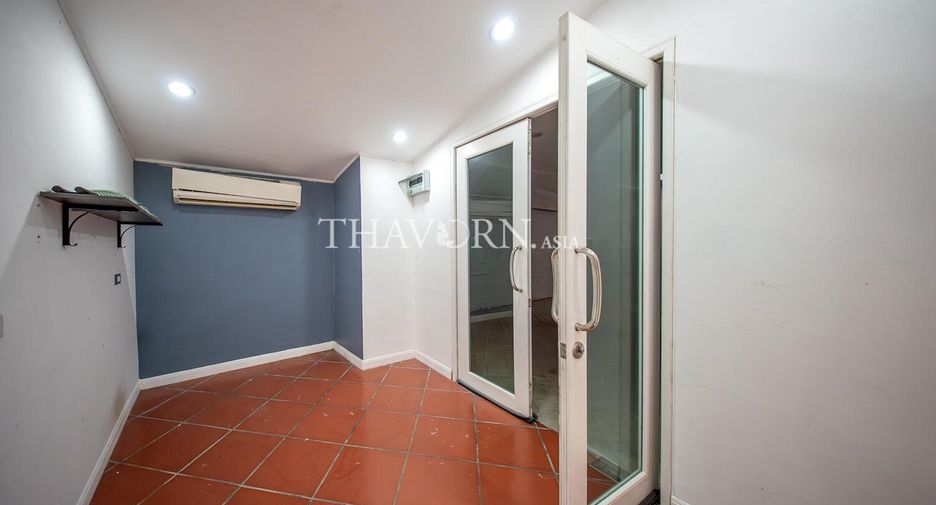 For sale 5 bedrooms house in Huay Yai, Pattaya