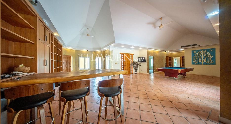 For sale 5 bedrooms house in Huay Yai, Pattaya