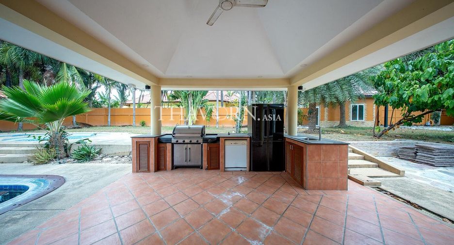For sale 5 bedrooms house in Huay Yai, Pattaya