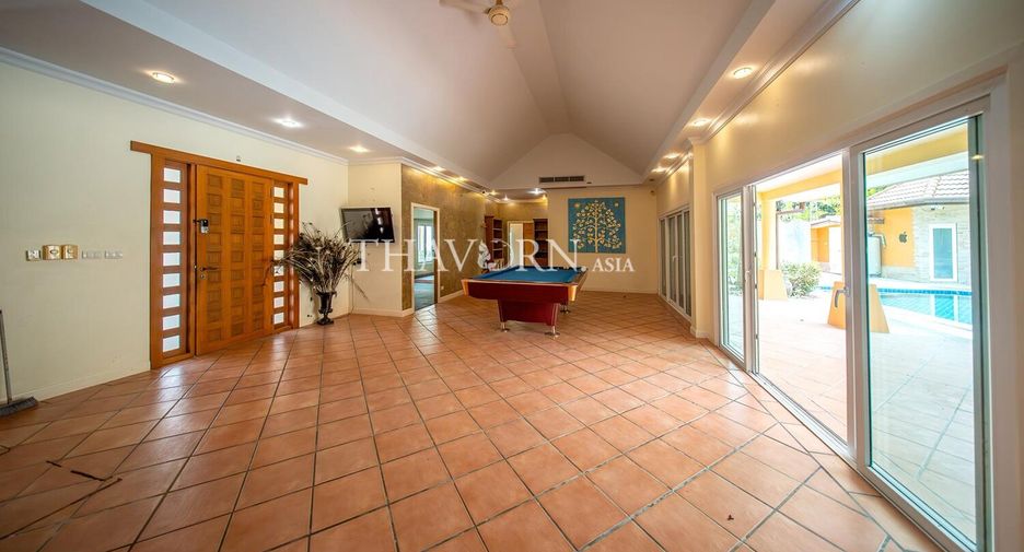 For sale 5 bedrooms house in Huay Yai, Pattaya