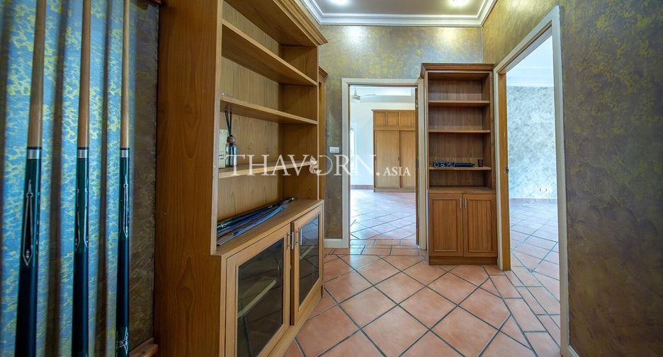 For sale 5 bedrooms house in Huay Yai, Pattaya