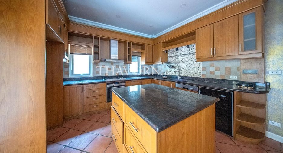 For sale 5 bedrooms house in Huay Yai, Pattaya