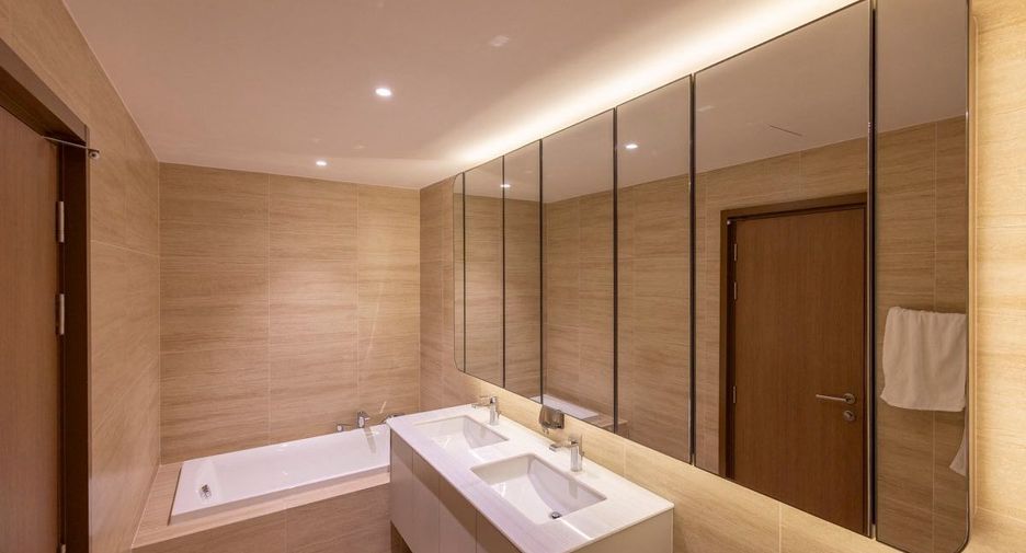 For rent 3 bedrooms condo in Khlong Toei, Bangkok