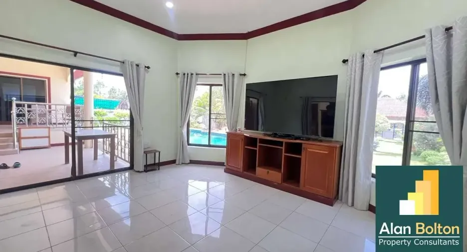 For rent and for sale 4 bedrooms house in Bang Lamung, Chonburi