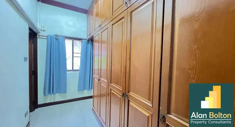For rent and for sale 4 bedrooms house in Bang Lamung, Chonburi