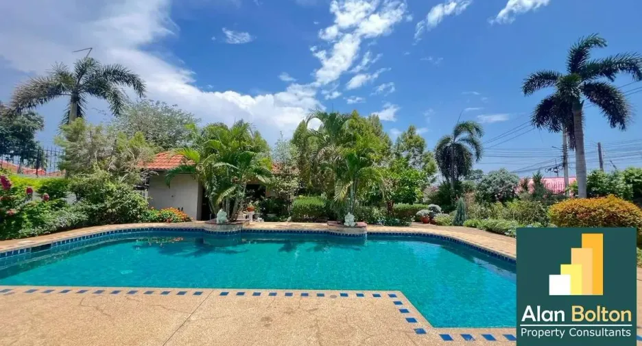 For rent and for sale 4 bedrooms house in Bang Lamung, Chonburi