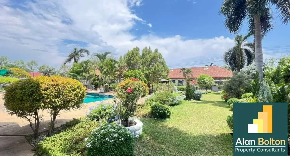 For rent and for sale 4 bedrooms house in Bang Lamung, Chonburi