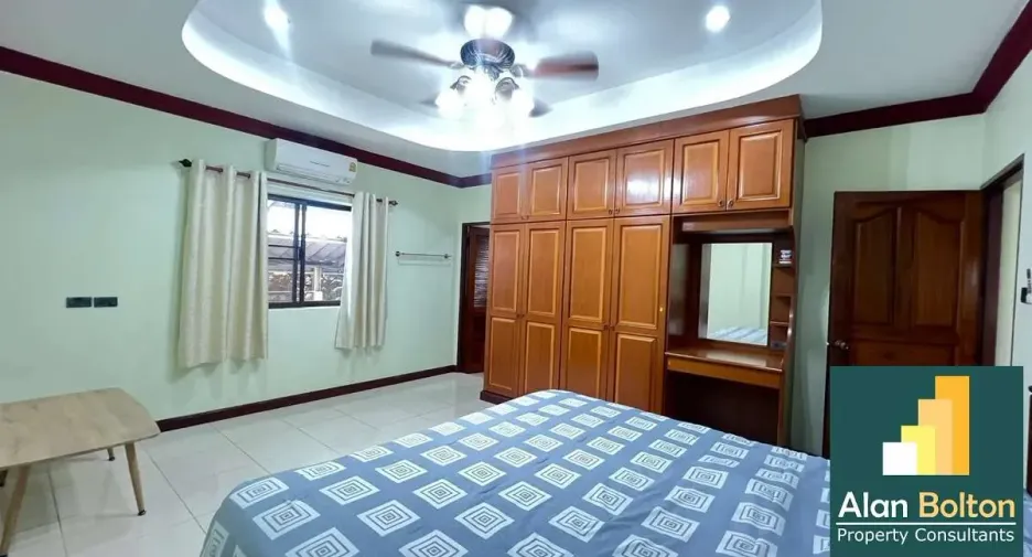 For rent and for sale 4 bedrooms house in Bang Lamung, Chonburi
