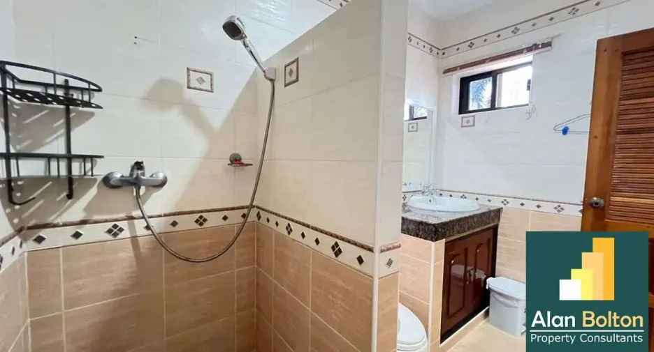 For rent and for sale 4 bedrooms house in Bang Lamung, Chonburi