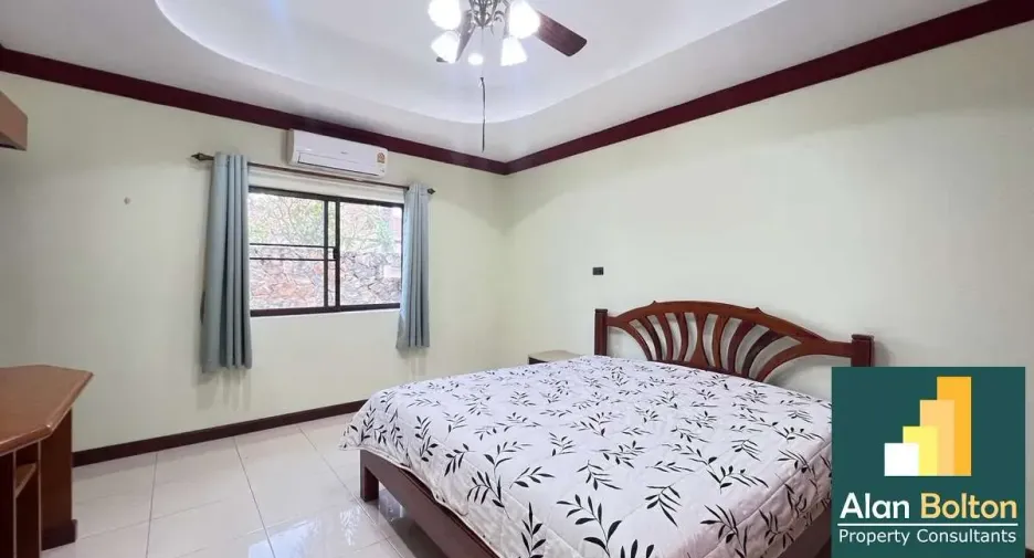 For rent and for sale 4 bedrooms house in Bang Lamung, Chonburi