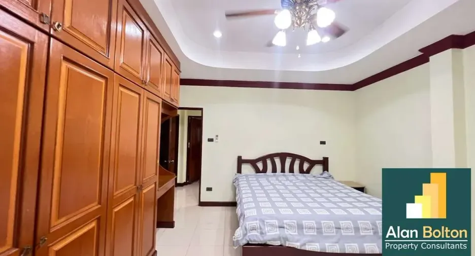 For rent and for sale 4 bedrooms house in Bang Lamung, Chonburi