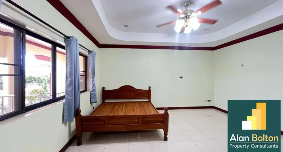 For rent and for sale 4 bedrooms house in Bang Lamung, Chonburi