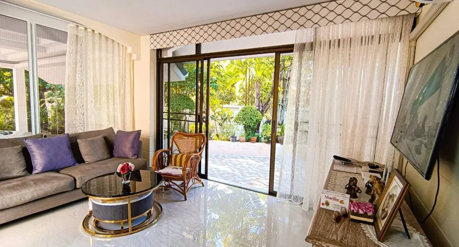 For sale and for rent 4 bedrooms house in Mueang Chiang Mai, Chiang Mai
