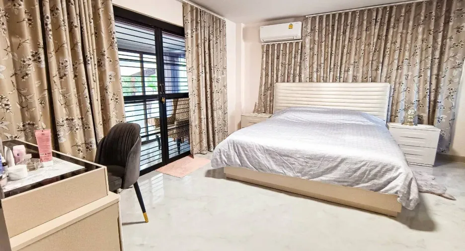 For sale and for rent 4 bedrooms house in Mueang Chiang Mai, Chiang Mai