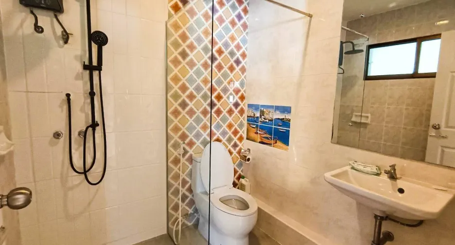 For sale and for rent 4 bedrooms house in Mueang Chiang Mai, Chiang Mai
