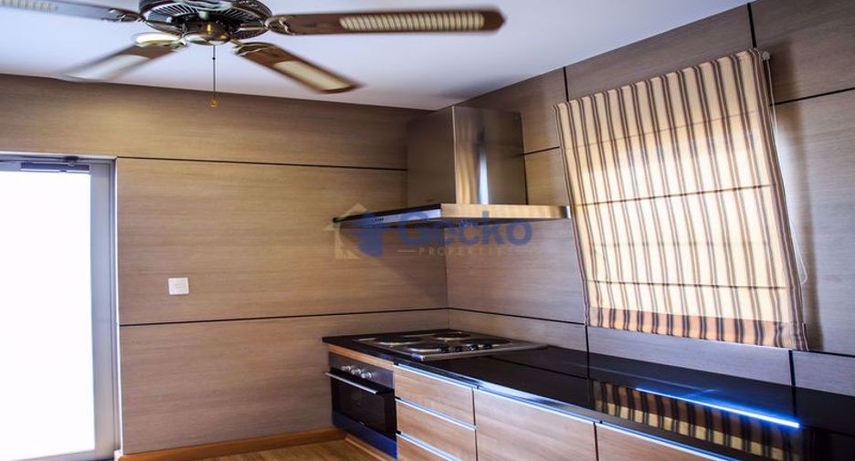 Casa en alquiler de 4 habitaciones en East Pattaya, Pattaya