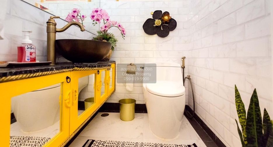 For rent 4 bedrooms townhouse in Lat Phrao, Bangkok