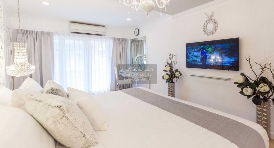 For rent 4 bedrooms townhouse in Lat Phrao, Bangkok