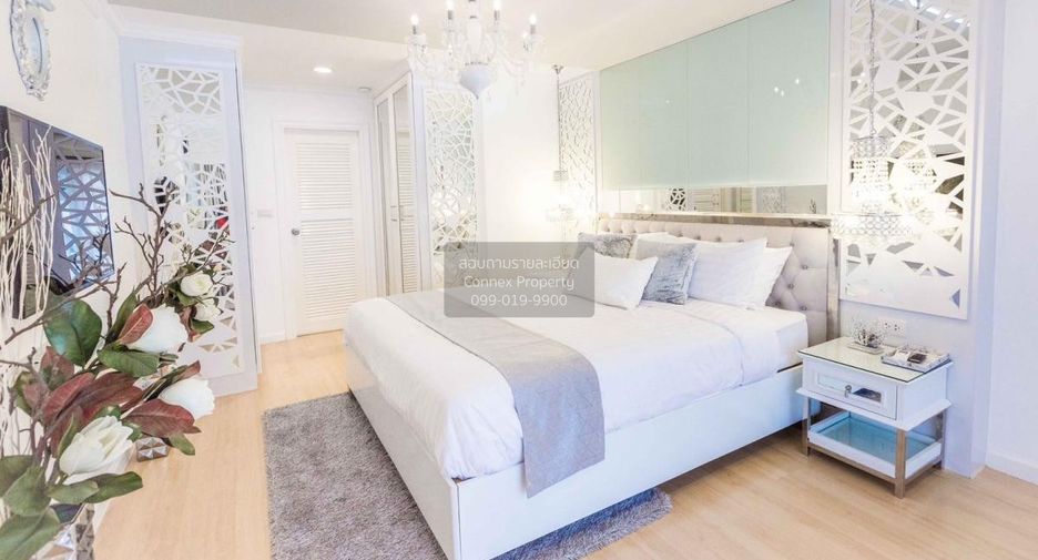 For rent 4 bedrooms townhouse in Lat Phrao, Bangkok