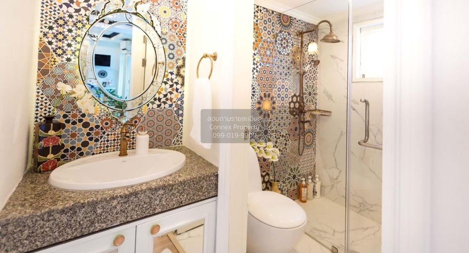 For rent 4 bedrooms townhouse in Lat Phrao, Bangkok