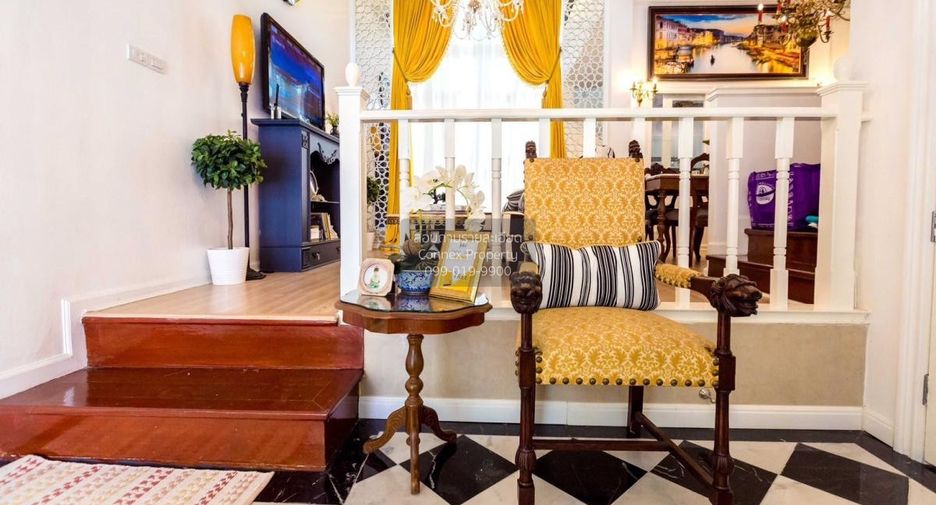 For rent 4 bedrooms townhouse in Lat Phrao, Bangkok