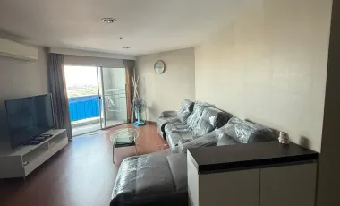 Condo en alquiler de 2 habitaciones en Huai Khwang, Bangkok