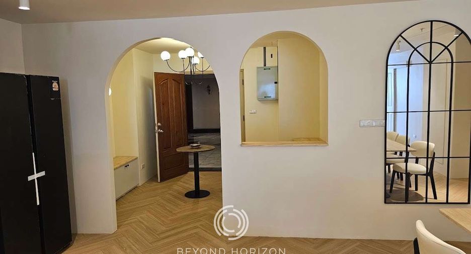 For rent 3 bedrooms condo in Khlong Toei, Bangkok