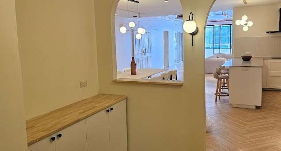 For rent 3 bedrooms condo in Khlong Toei, Bangkok
