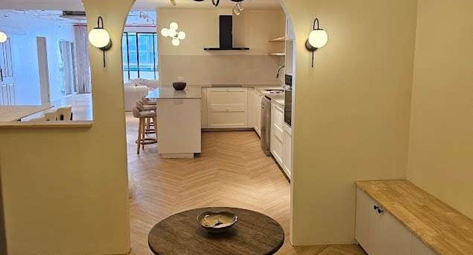 For rent 3 bedrooms condo in Khlong Toei, Bangkok