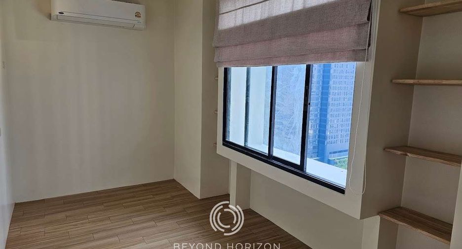 For rent 3 bedrooms condo in Khlong Toei, Bangkok