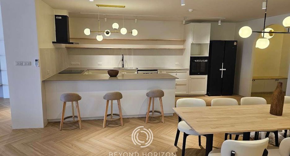 For rent 3 bedrooms condo in Khlong Toei, Bangkok