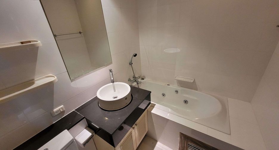 Condo en alquiler y en venta de 2 habitaciones en Watthana, Bangkok