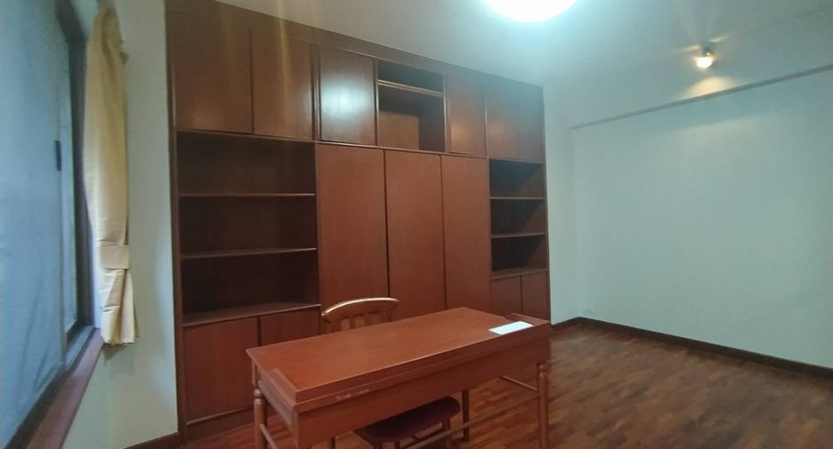 Condo en alquiler de 3 habitaciones en Khlong Toei, Bangkok