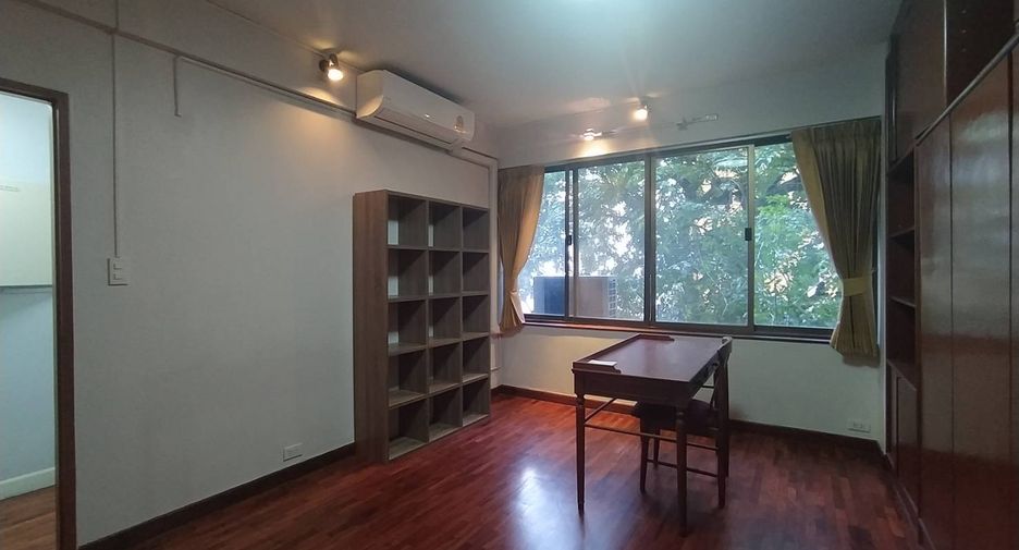 Condo en alquiler de 3 habitaciones en Khlong Toei, Bangkok