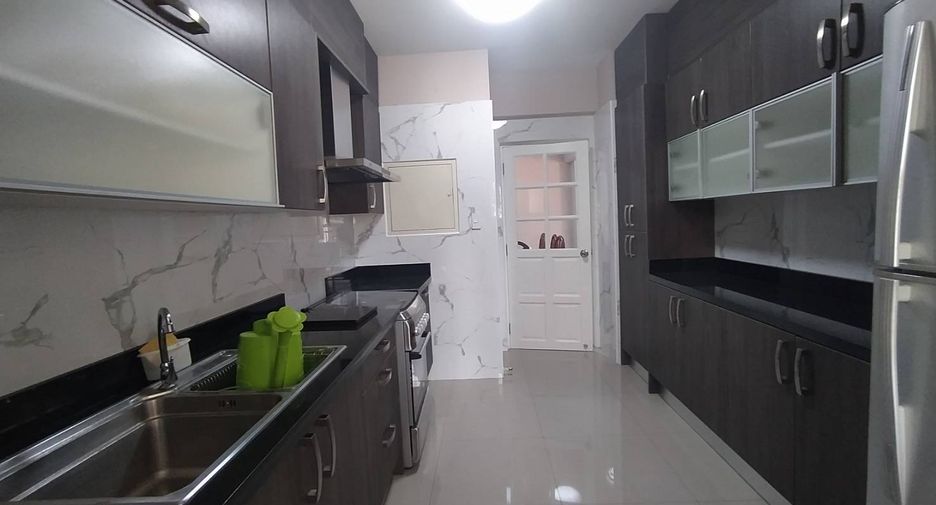 Condo en alquiler de 3 habitaciones en Khlong Toei, Bangkok