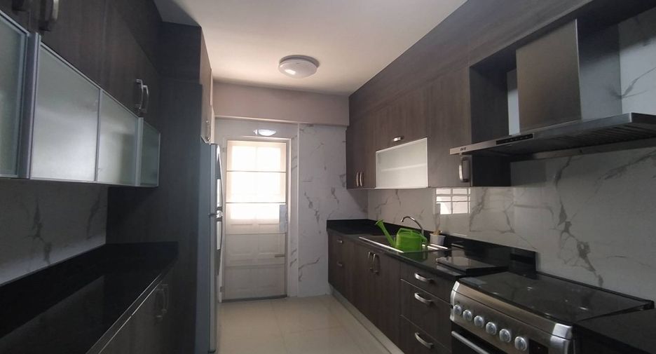 Condo en alquiler de 3 habitaciones en Khlong Toei, Bangkok