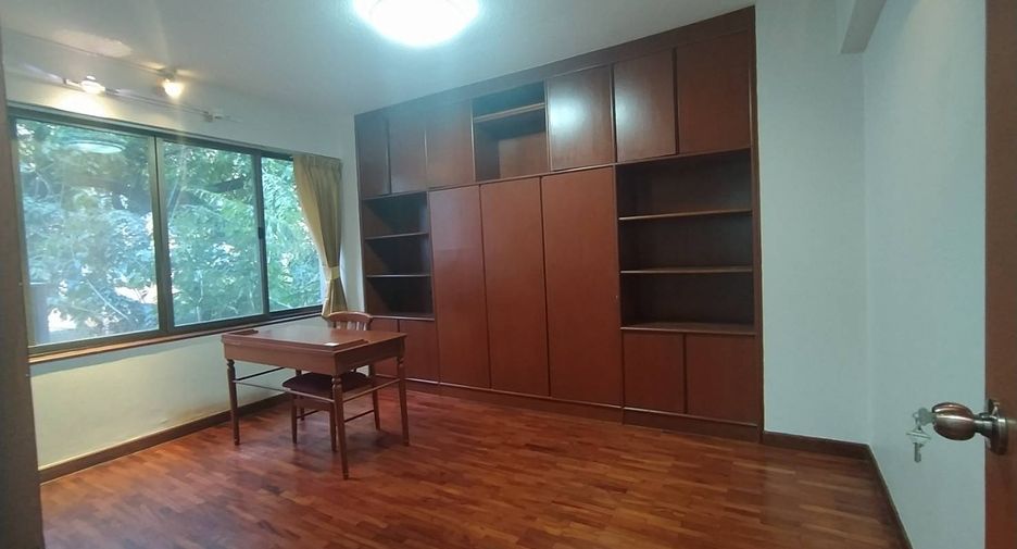 Condo en alquiler de 3 habitaciones en Khlong Toei, Bangkok