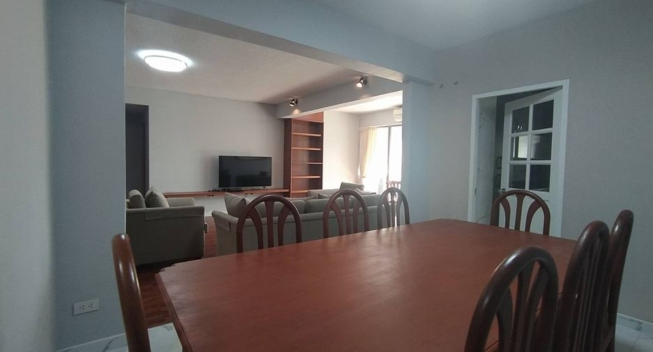Condo en alquiler de 3 habitaciones en Khlong Toei, Bangkok